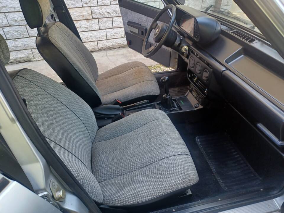 Bild 50/63 von Alfa Romeo 75 1.6 (1987)