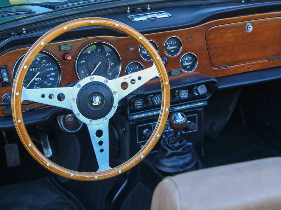 Immagine 21/50 di Triumph TR 6 (1976)