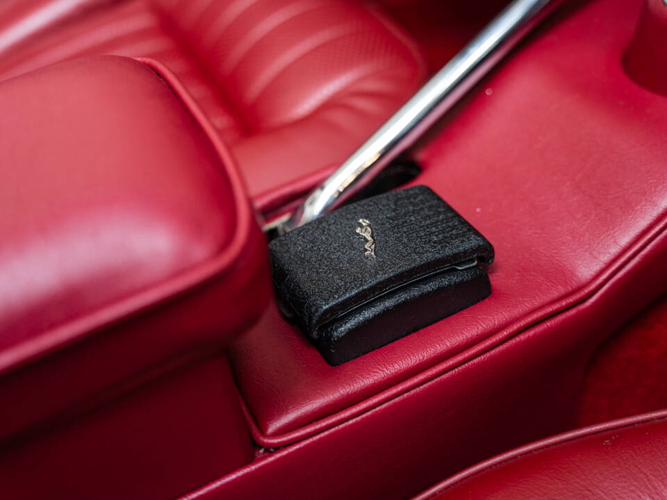 Image 18/36 of Jaguar E-Type (1969)