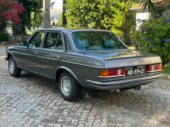 Immagine 5/7 di Mercedes-Benz 300 D (1977)