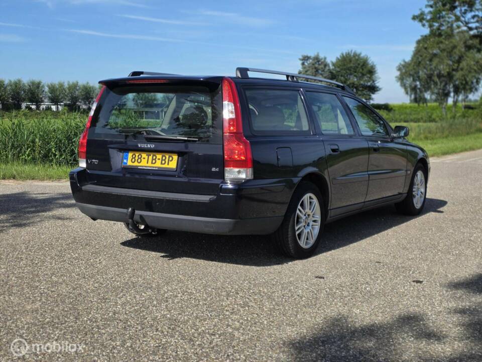 Image 7/39 of Volvo V 70 2.4 (2006)