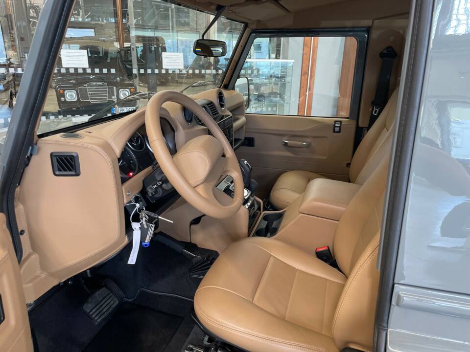 Bild 5/8 von Land Rover Defender 90 Works V8 (2012)