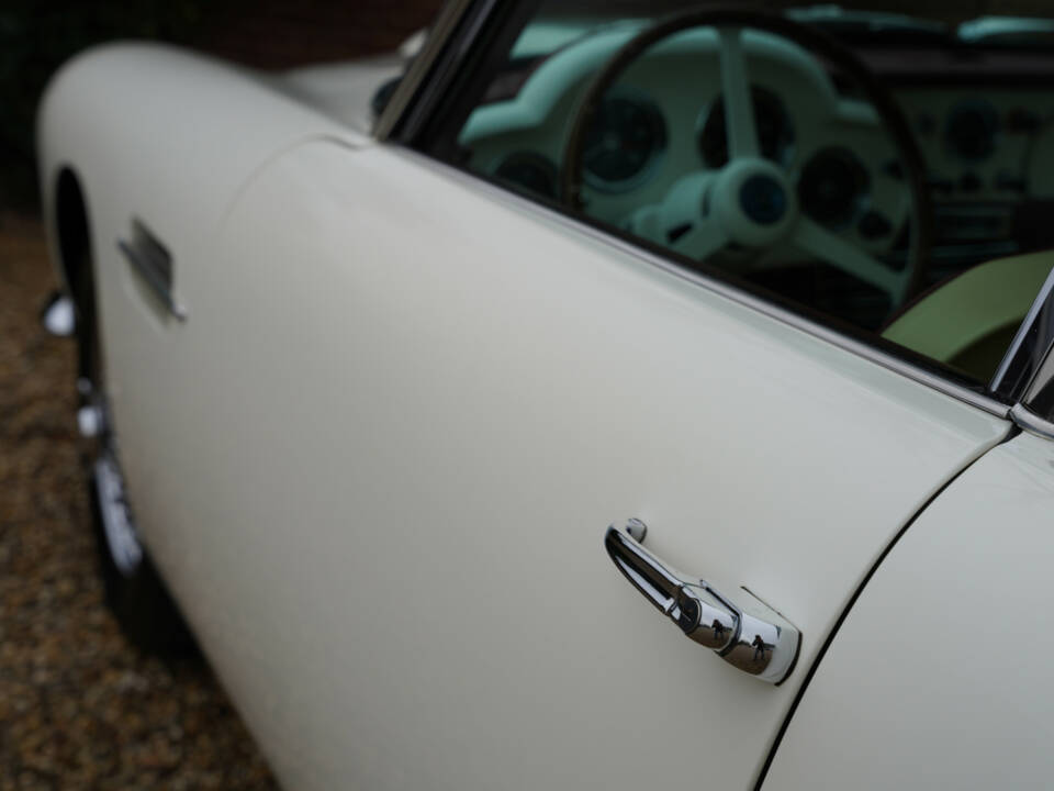 Image 35/50 de Aston Martin DB 4 (1961)