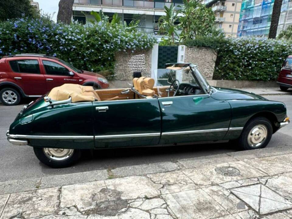 Image 21/21 of Citroën DS 21 (1972)