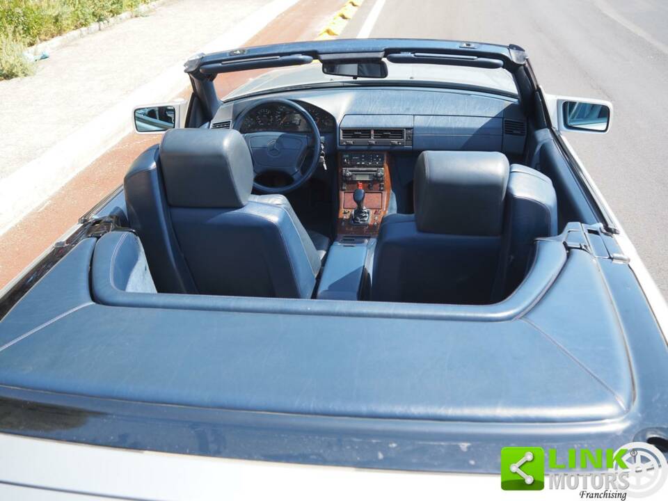 Image 47/50 of Mercedes-Benz 300 SL-24 (1992)