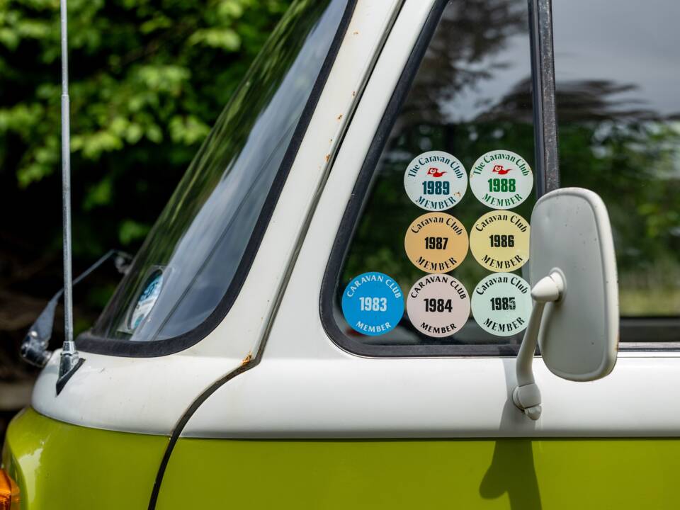Image 36/47 of Volkswagen T2b Camper (1977)