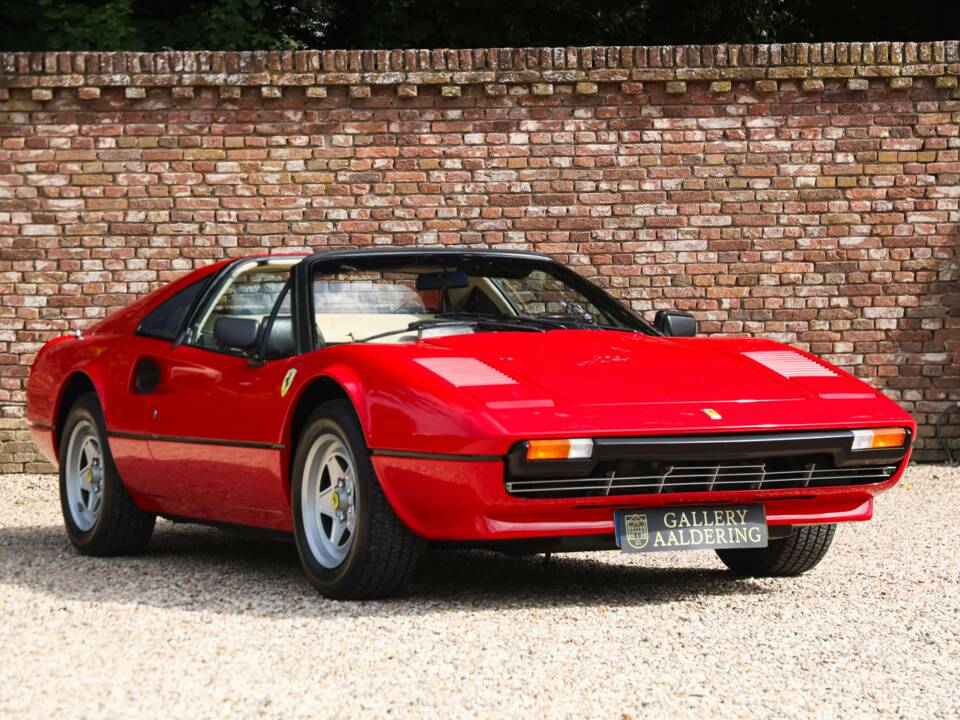 Image 24/50 de Ferrari 308 GTSi (1981)