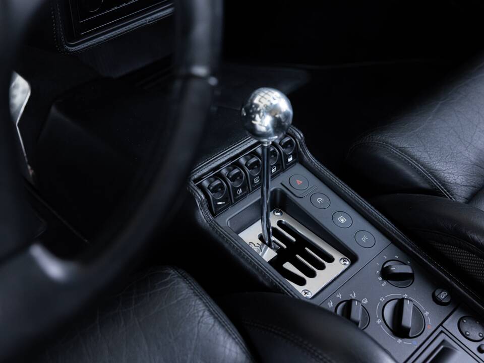 Image 15/36 de Ferrari F 355 Berlinetta (1995)