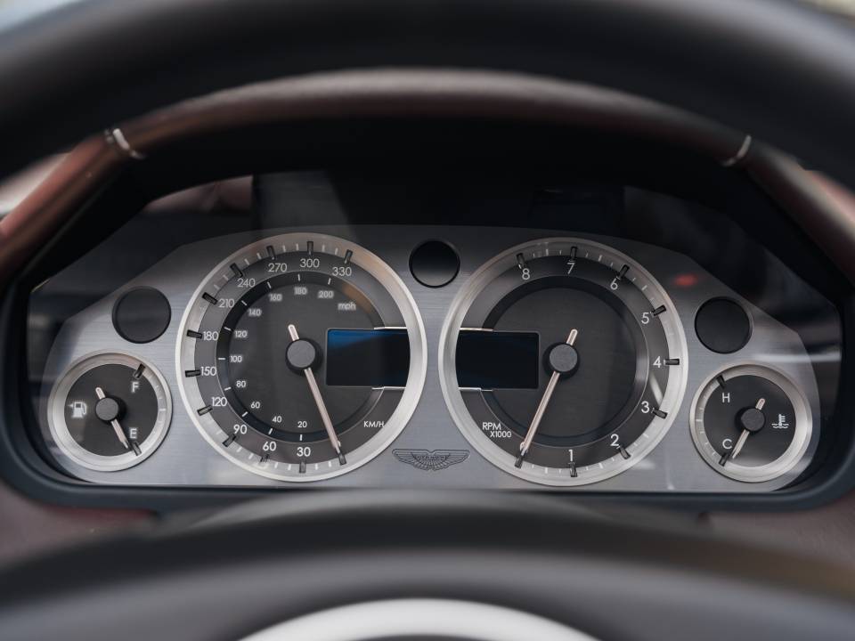 Immagine 21/28 di Aston Martin V8 Vantage Roadster (2010)