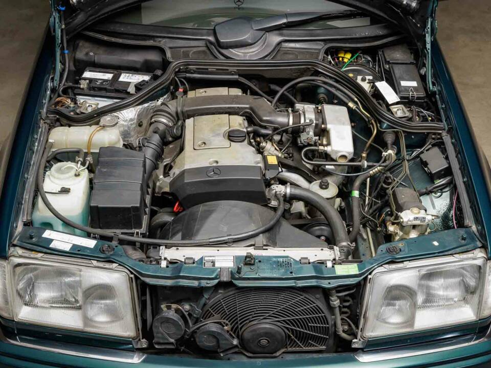 Bild 6/40 von Mercedes-Benz E 220 (1995)