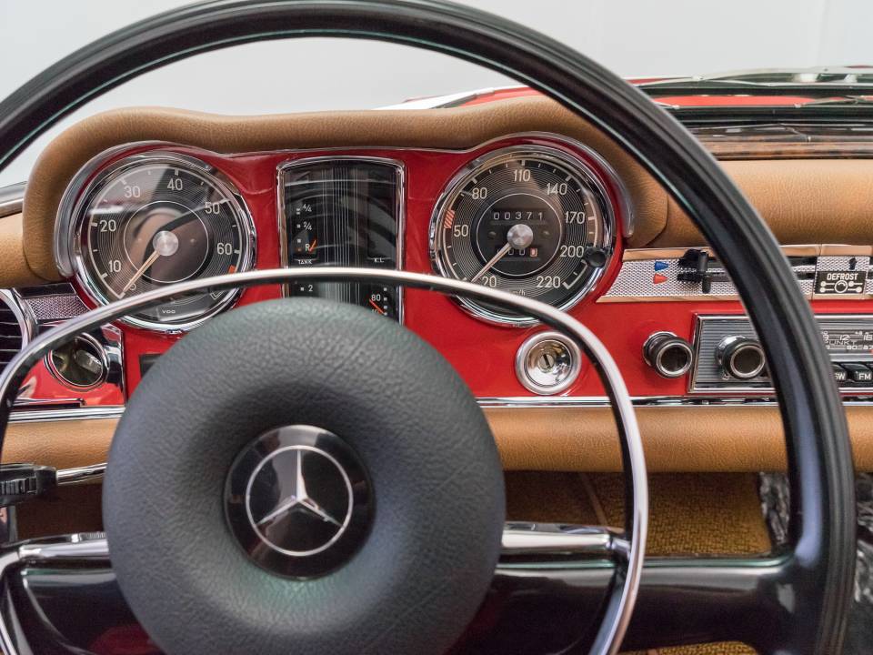 Afbeelding 10/23 van Mercedes-Benz 280 SL (1969)