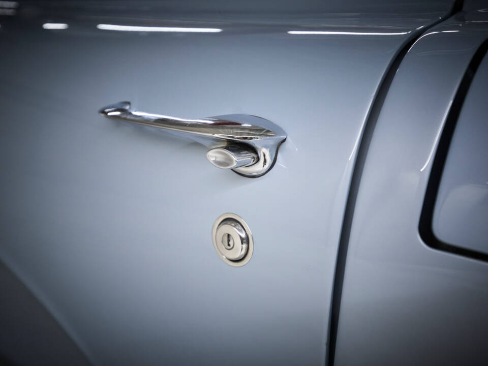 Image 33/78 of Chevrolet Corvette (1962)