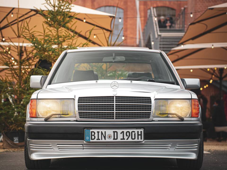 Immagine 17/49 di Mercedes-Benz 190 E (1990)