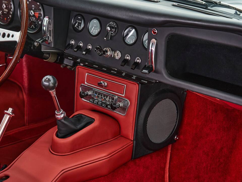Bild 76/99 von Jaguar E-Type 4.2 (1966)