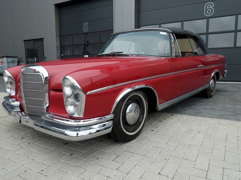 Afbeelding 2/28 van Mercedes-Benz 300 SE (1963)