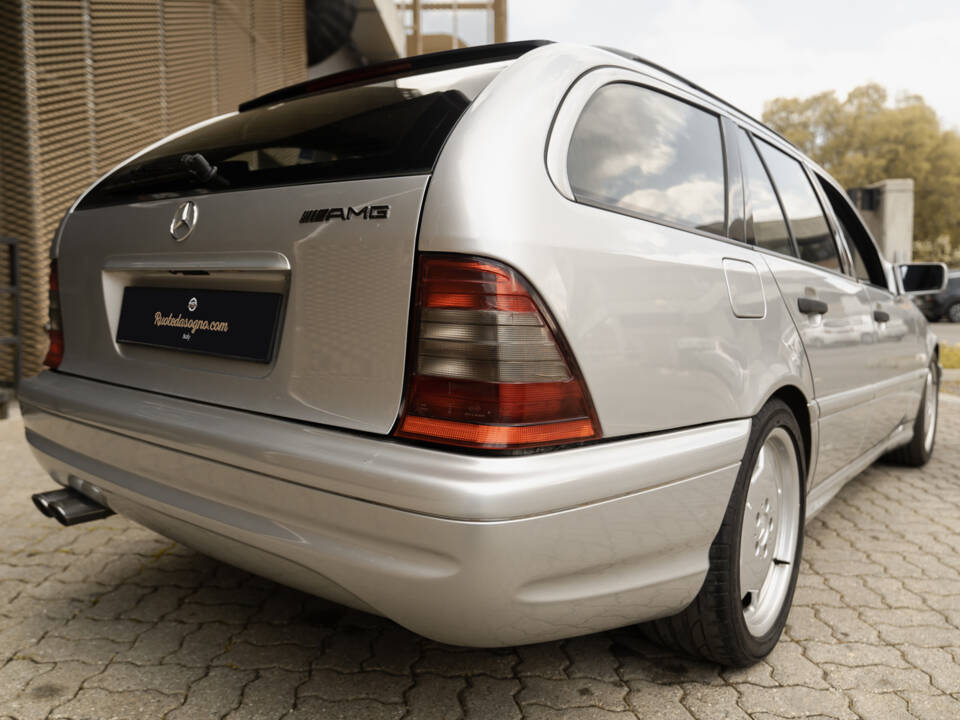 Image 5/37 of Mercedes-Benz C 43 AMG T (1998)