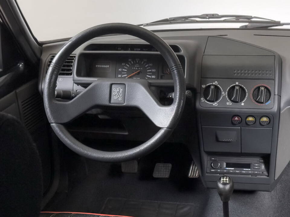 Imagen 12/28 de Peugeot 205 GTi 1.9 (1991)