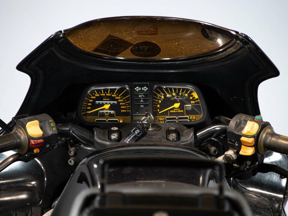 Image 19/50 of BMW K1 (1990)