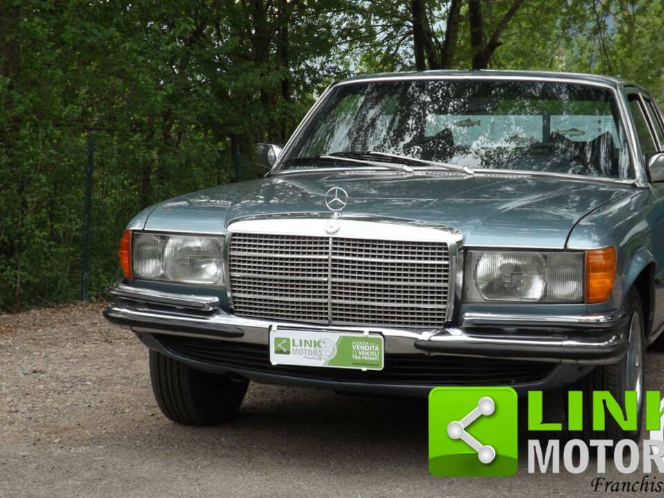 Image 2/10 de Mercedes-Benz 350 SE (1979)