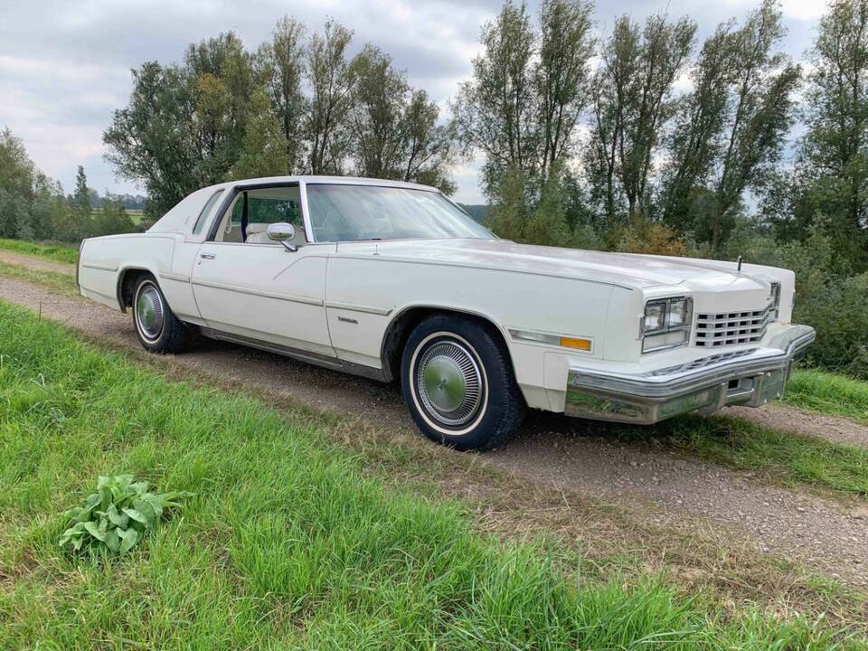 Image 4/8 of Oldsmobile Toronado Brougham (1977)