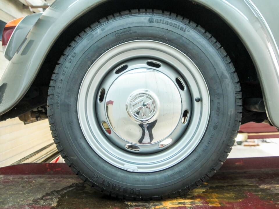 Image 47/50 of Volkswagen Beetle 1303 LS (1971)