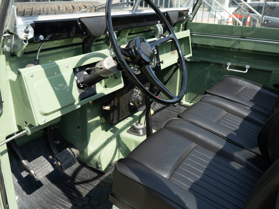 Image 20/30 of Land Rover 88 (1971)