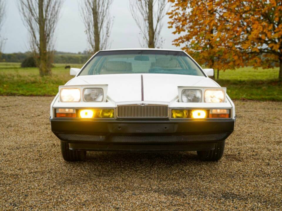 Image 4/28 of Aston Martin Lagonda (1982)