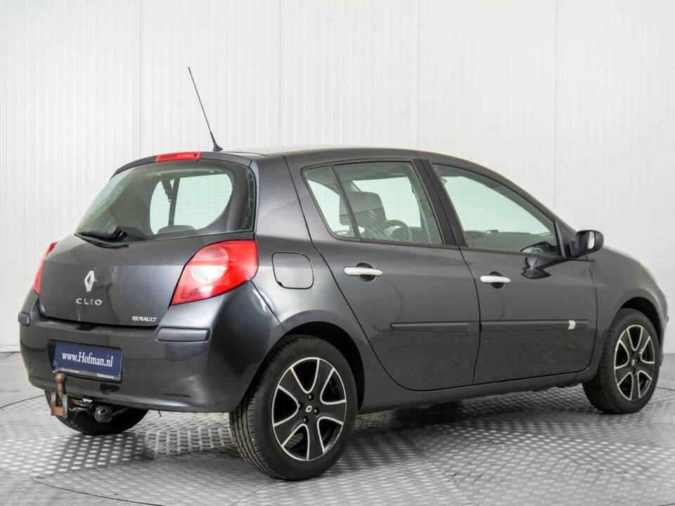 Imagen 2/15 de Renault Clio III 1.4 16V (2006)