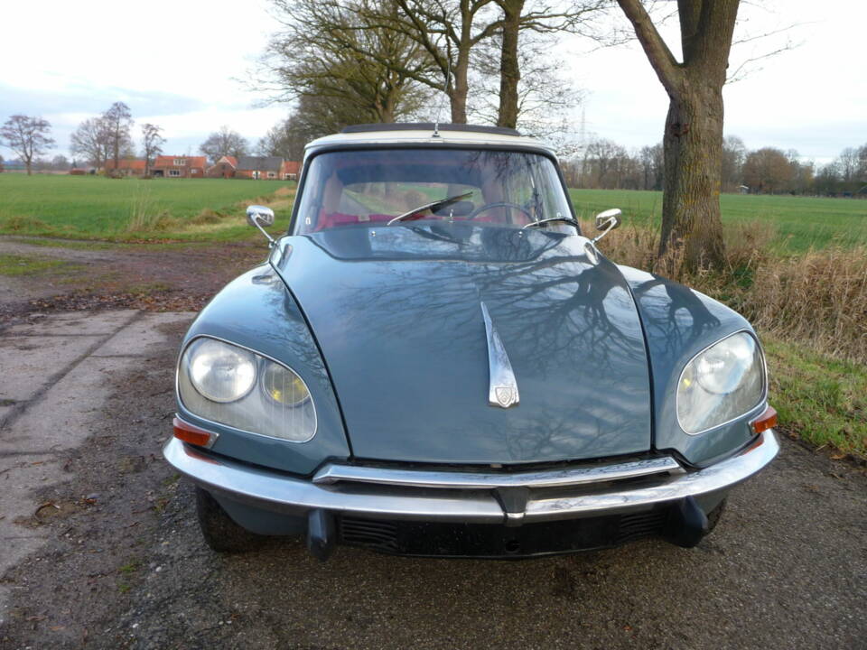 Image 3/8 of Citroën ID 19 (1969)