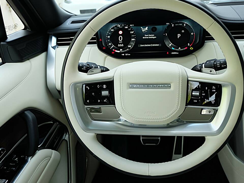Image 39/61 of Land Rover Range Rover D350 (2025)