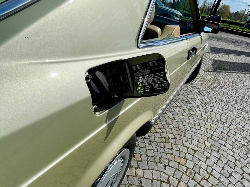 Bild 16/65 von Mercedes-Benz 380 SEC (1983)