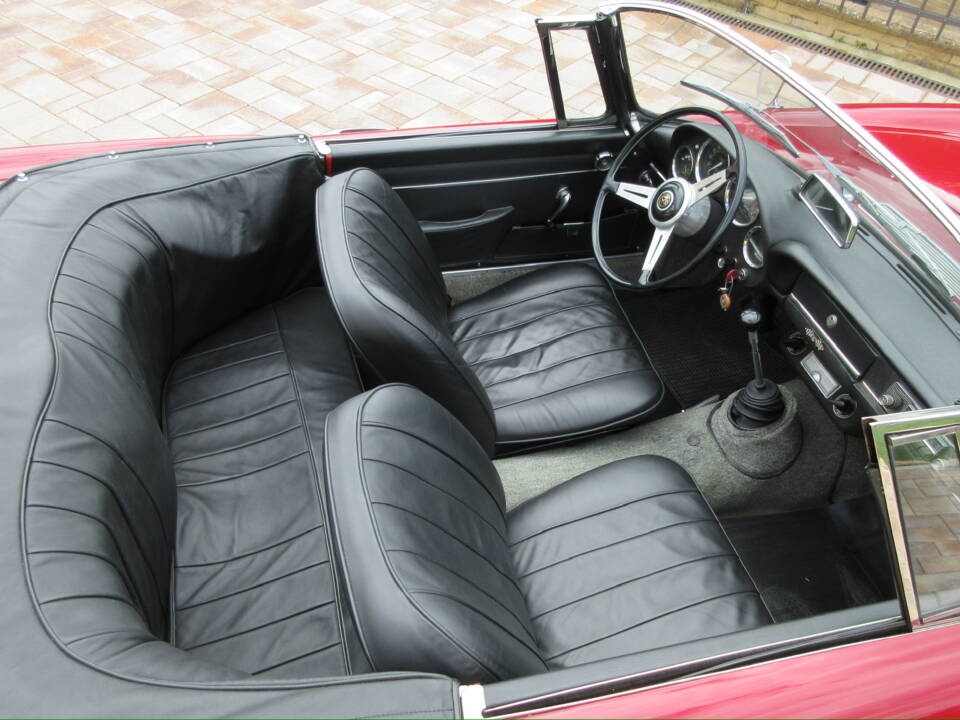 Image 16/40 of Alfa Romeo 2600 Spider (1966)
