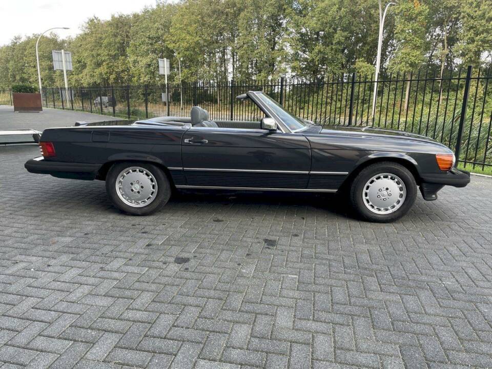 Immagine 10/36 di Mercedes-Benz 560 SL (1989)
