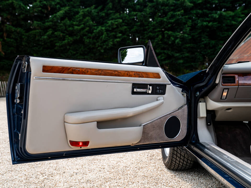Image 19/38 of Jaguar XJS 4.0 (1995)