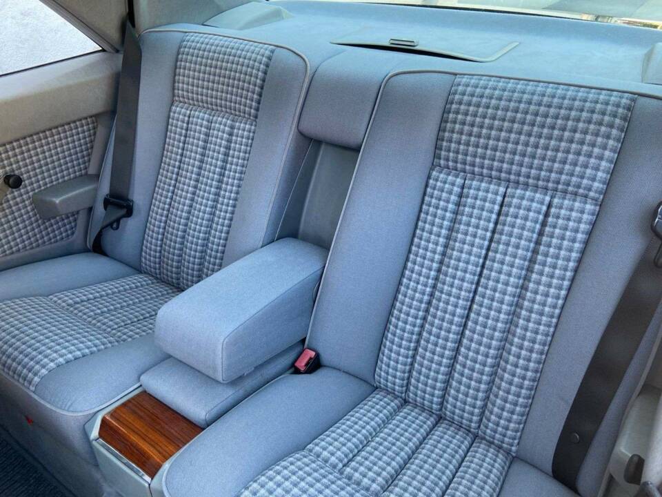 Immagine 9/18 di Mercedes-Benz 230 CE (1991)