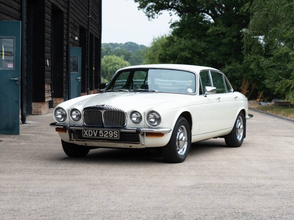 Immagine 1/50 di Daimler Sovereign 4.2 (1978)