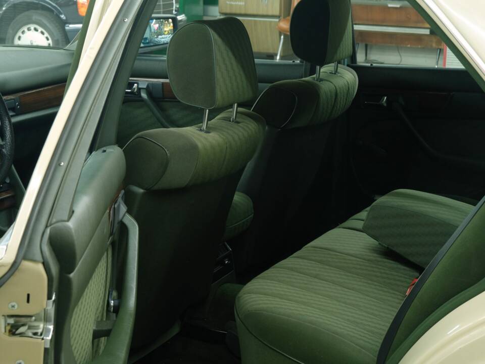 Bild 43/50 von Mercedes-Benz 280 SE (1984)