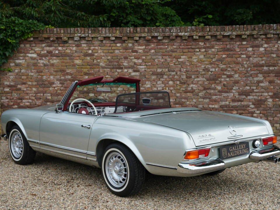Image 2/50 of Mercedes-Benz 280 SL (1969)