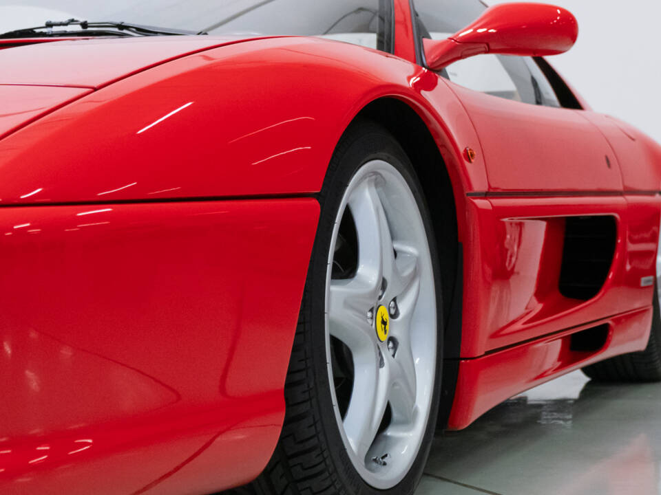 Imagen 15/39 de Ferrari F 355 Berlinetta (1997)
