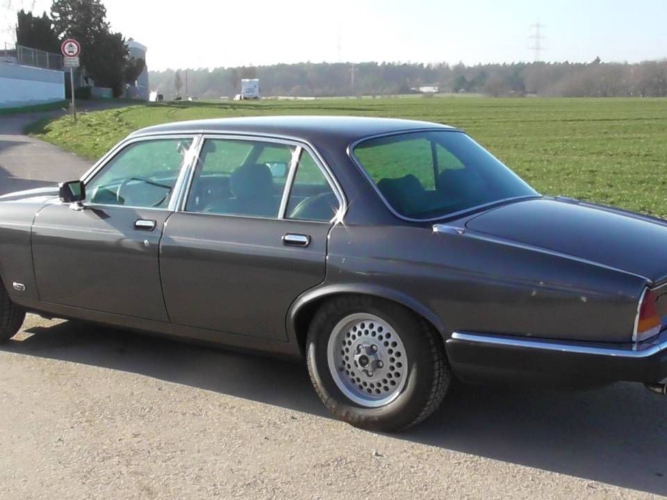 Image 4/50 de Jaguar Sovereign H.E. V12 (1985)