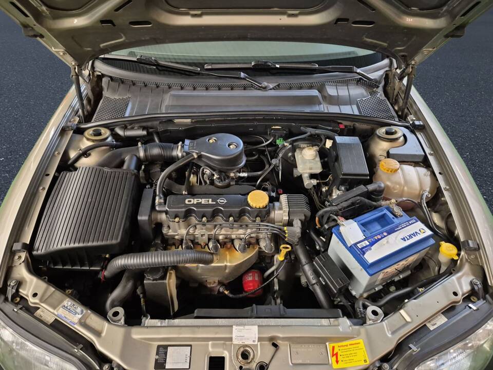 Bild 9/14 von Opel Vectra 1,6 (1996)