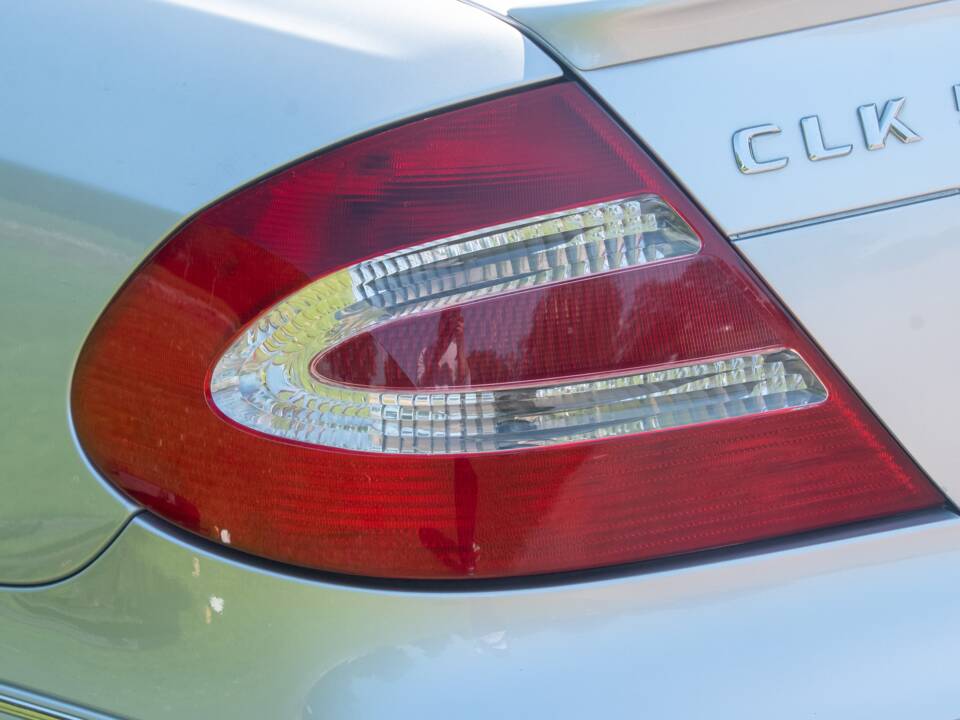Image 11/50 of Mercedes-Benz CLK 55 AMG (2003)