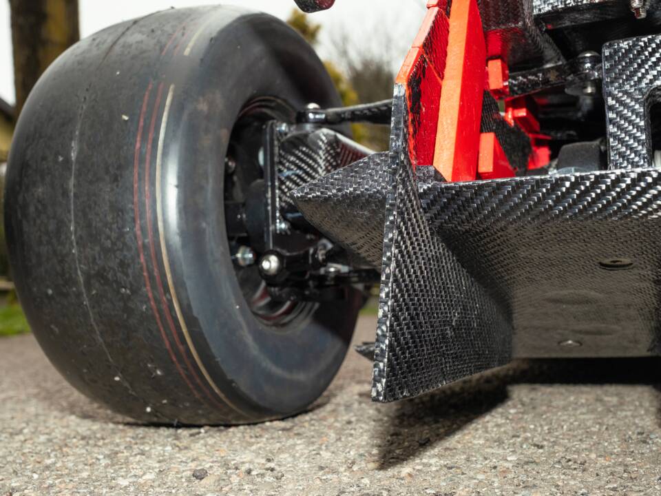 Image 70/85 of Ferrari 641 (1990)