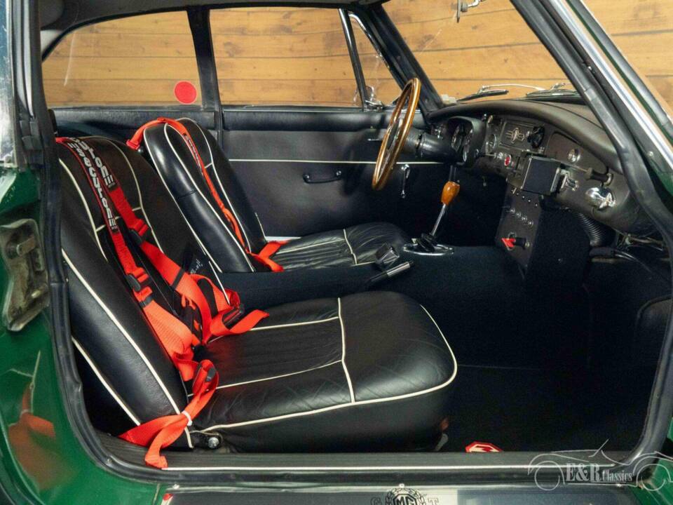 Afbeelding 8/19 van MG MGB GT (1966)