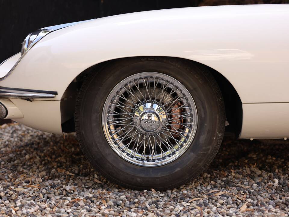 Image 33/50 de Jaguar Type E (2+2) (1970)