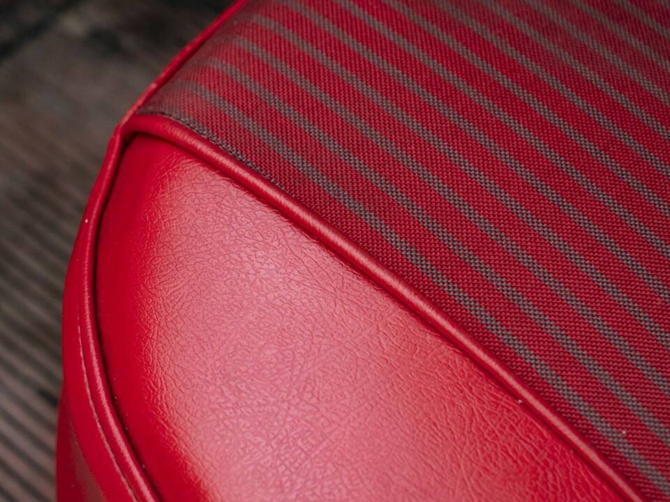 Image 16/29 of Renault Ondine (1960)