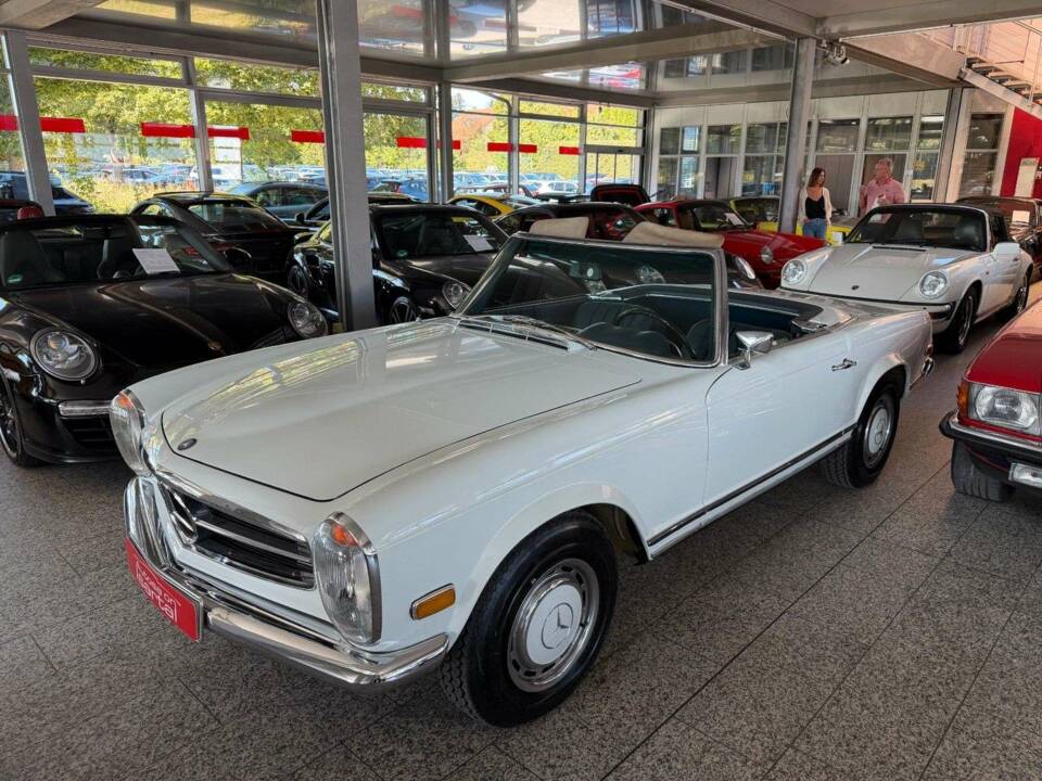 Image 24/42 of Mercedes-Benz 280 SL (1968)