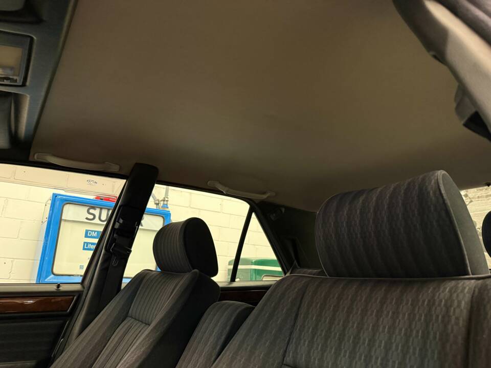 Image 12/20 of Mercedes-Benz 250 D Turbo (1991)