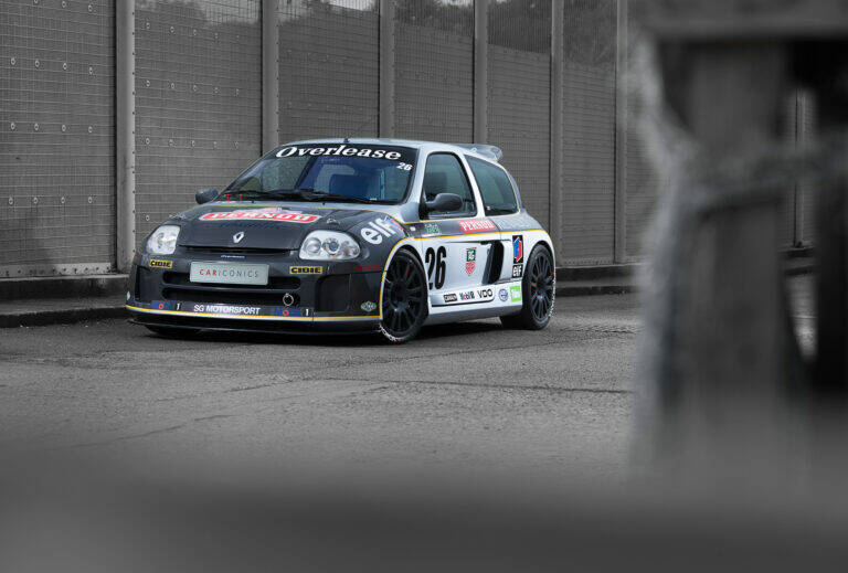 Afbeelding 2/21 van Renault Clio II V6 (2002)