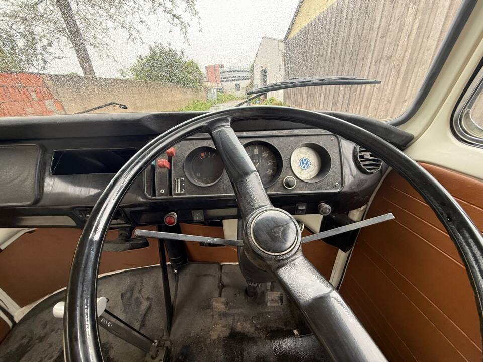 Bild 12/18 von Volkswagen T2b Kleinbus (1979)